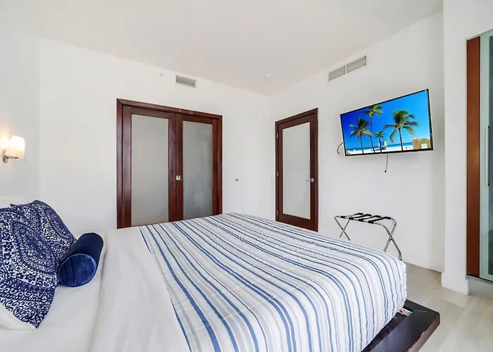 Strand Ocean Drive Suites